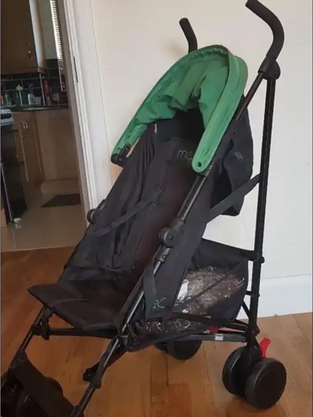 MACLAREN Lightweight Umbrella Stroller with Green Canopy